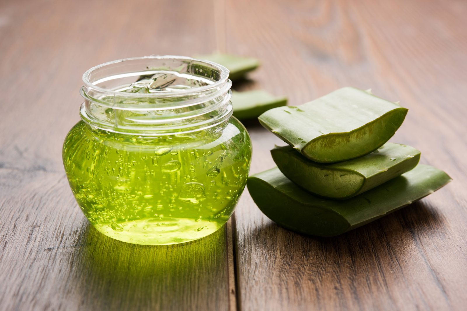 aloe pieces with jar of aloe gel