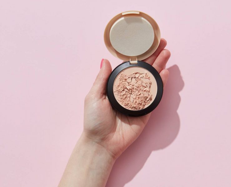 makeup-setting-spray-vs-setting-powder