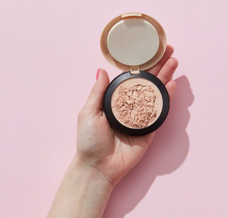 makeup-setting-spray-vs-setting-powder